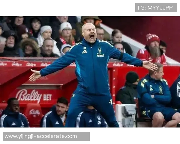 英超激战：多特蒙德6比2曼联争议判罚引发全场沸腾